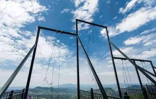 驚險(xiǎn)刺激的懸崖秋千你敢挑戰(zhàn)嗎？